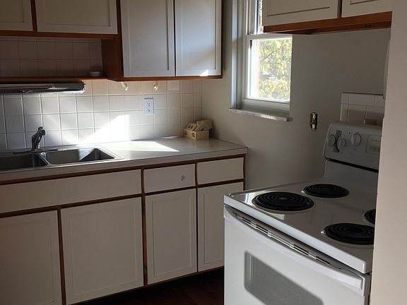 5th image of 384 Crescent Dr