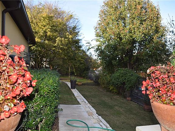 3rd image of 7021 Shinnecock Hills Dr