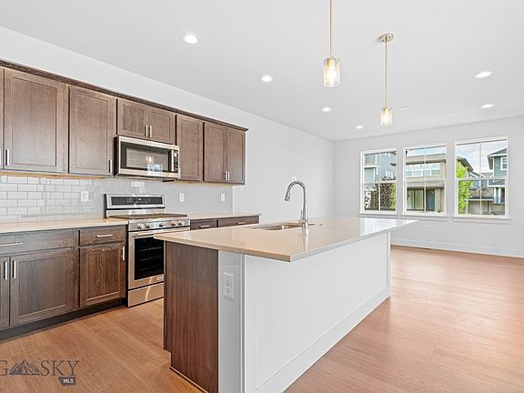 4th image of 1133 Butler Creek Ave