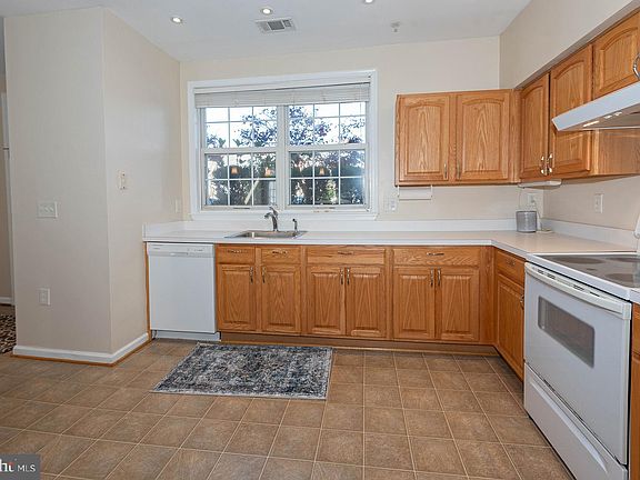 5th image of 2433 Wentworth Dr #2433
