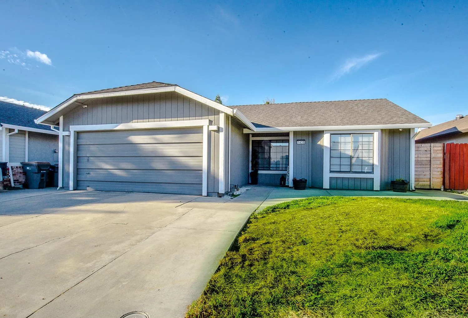 1435 Edwards Cir photo 1