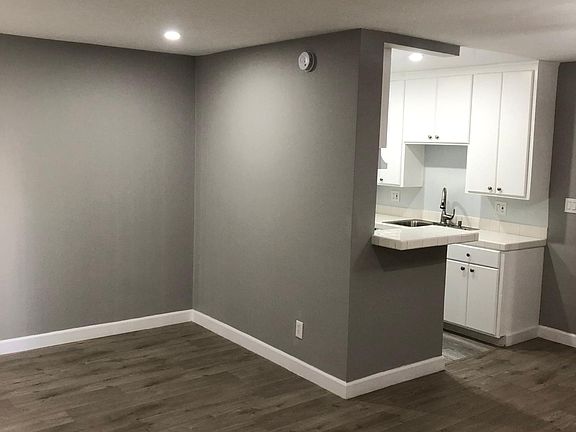 2nd image of 2150 N Beachwood Dr #4