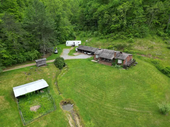 3222 Arnoldsburg Rd, Spencer, WV 25276