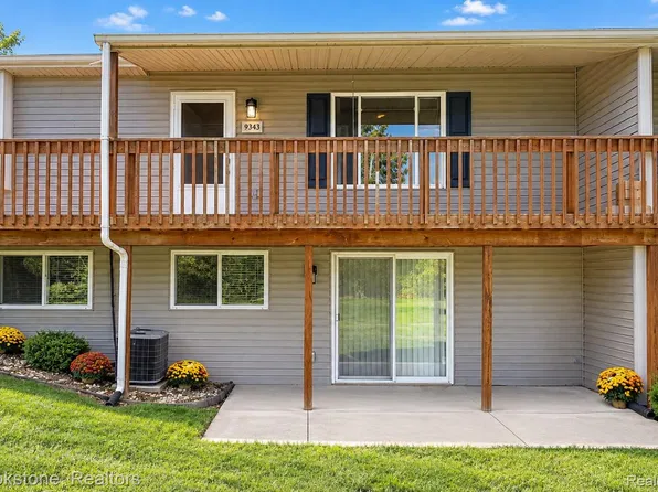 9343 Parkview Cir, Grand Blanc, MI 48439