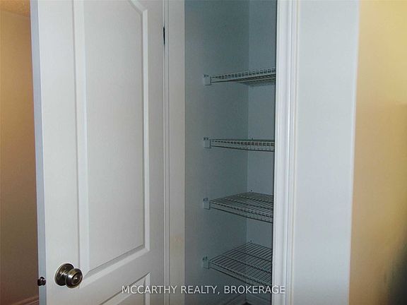 5th image of 337 Orvis Cres