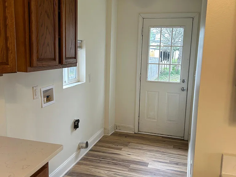 1578 Manchester Ave — Photo 10