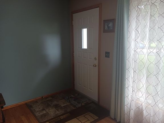 5th image of 407 Badger Dr