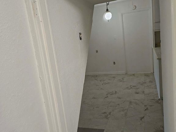 5th image of 511 N Meridian St #B
