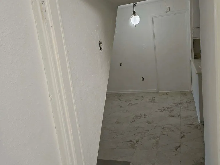 511 N Meridian St #B — Photo 5
