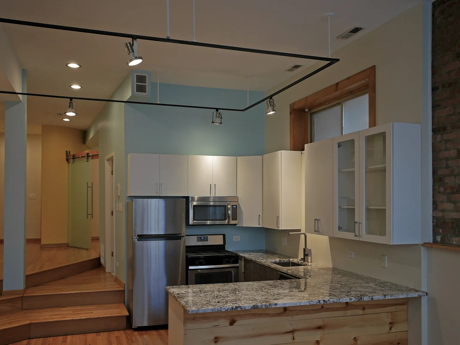 1 bed, 1100 sqft, $2,185 — Photo 2
