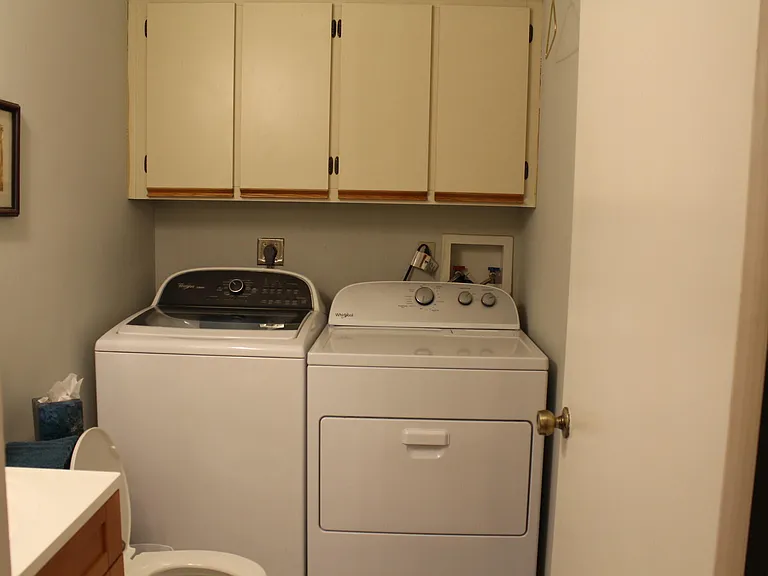 301 SE Castle Ct — Photo 11