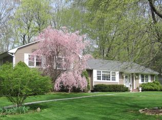 23 Colonial Dr, Allendale, NJ 07401