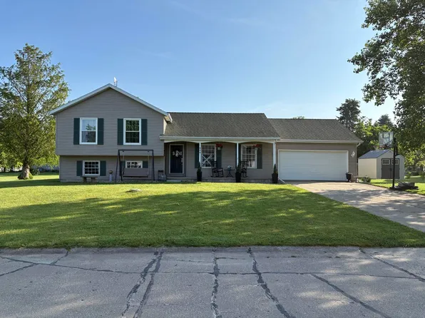 606 Briarwood Dr, Danvers, IL 61732