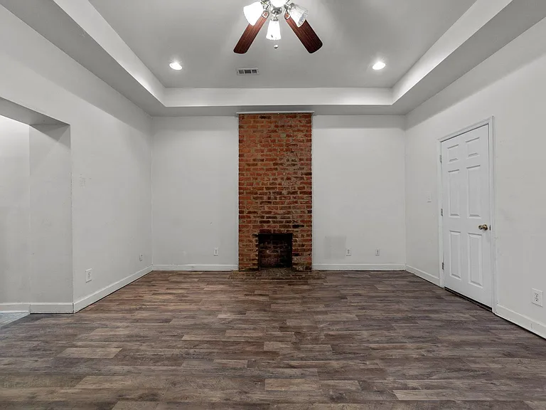 931 W Clay St — Photo 6