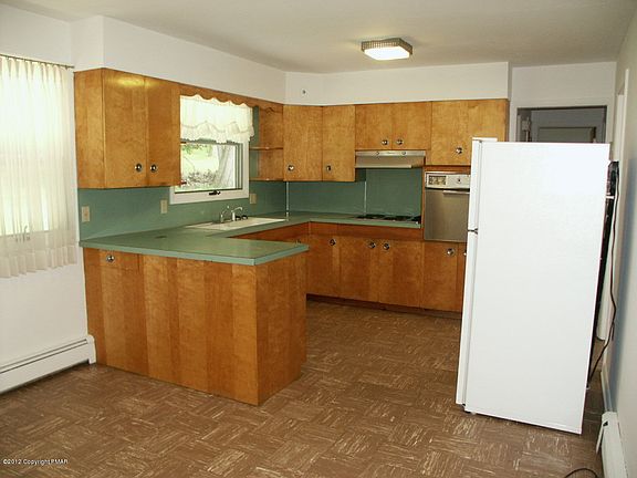 5th image of 28 E Kinney Ave