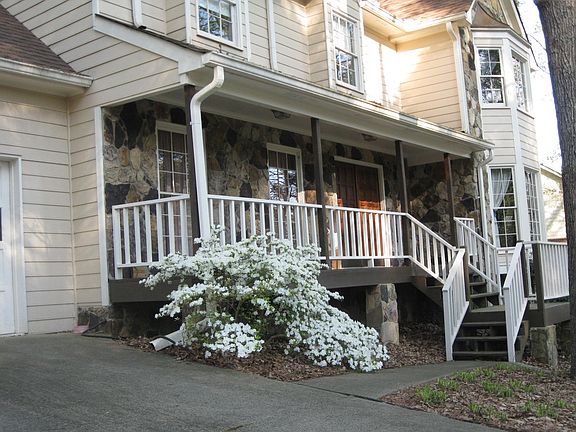 FRT PORCH W/CUSTOM STONEWORK