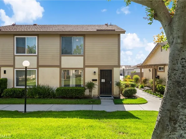 450 Carriage Dr APT D, Santa Ana, CA 92707