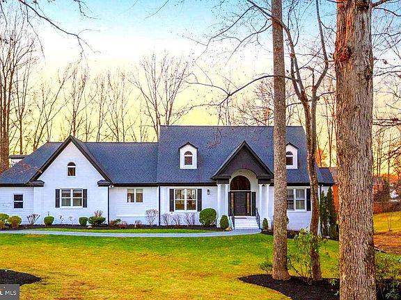 3rd image of 10822 Perrin Cir