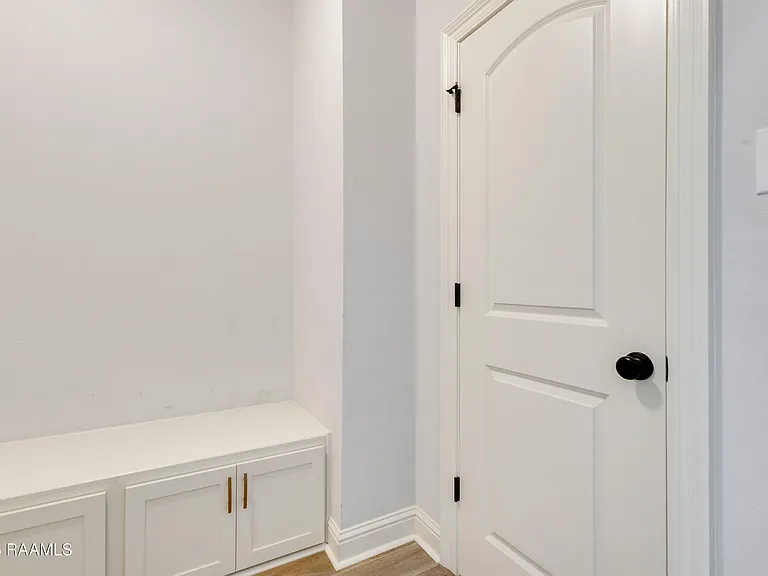 107 Interpreter St — Photo 16