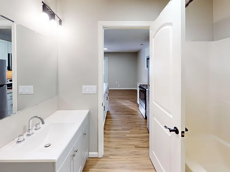 Duck Creek Apartments — Photo 16
