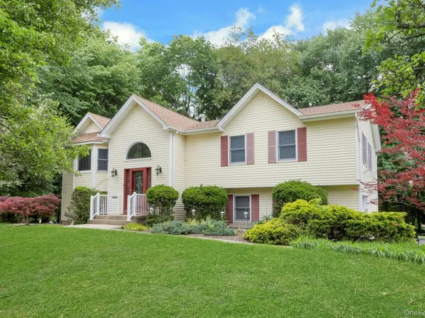 19 Flower Lane, Valley Cottage, NY 10989