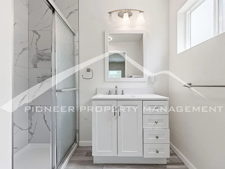 2733 S Glencoe St — Photo 13