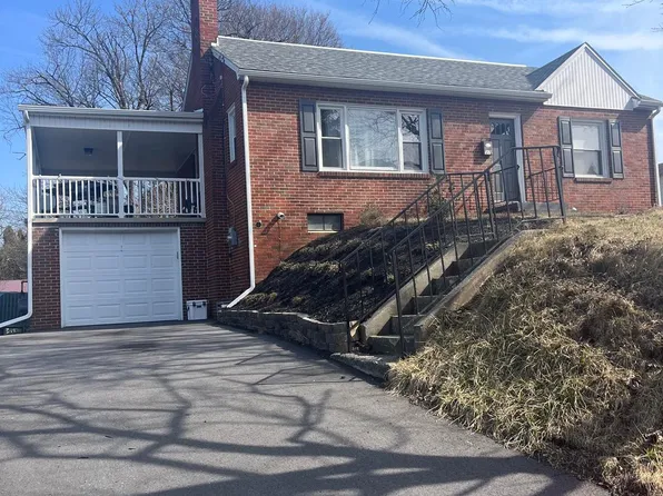 37 Mount Airy Ave, Waynesboro, PA 17268