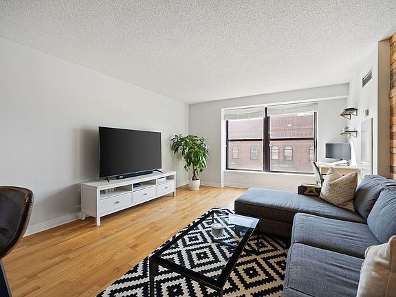 5th image of 350 W Belden Ave APT 516