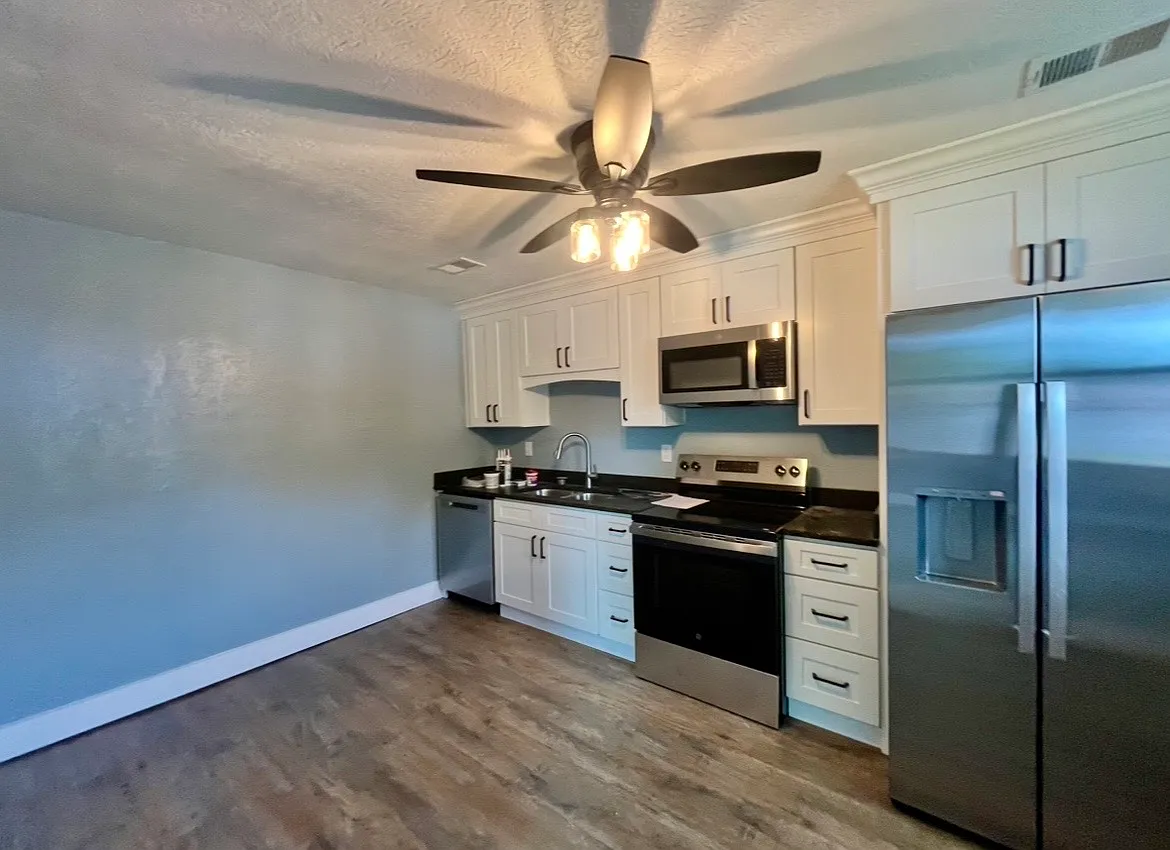 2 bed, 1000 sqft, $1,300 — Photo 4
