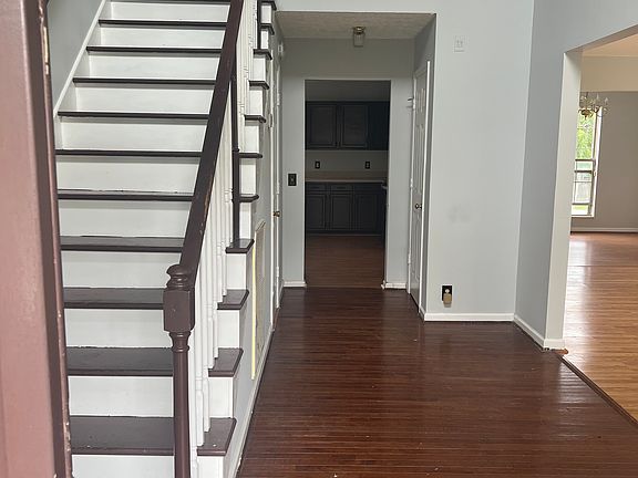 2nd image of 3504 Thornehill Dr