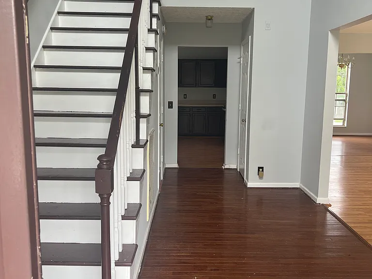 3504 Thornehill Dr — Photo 2