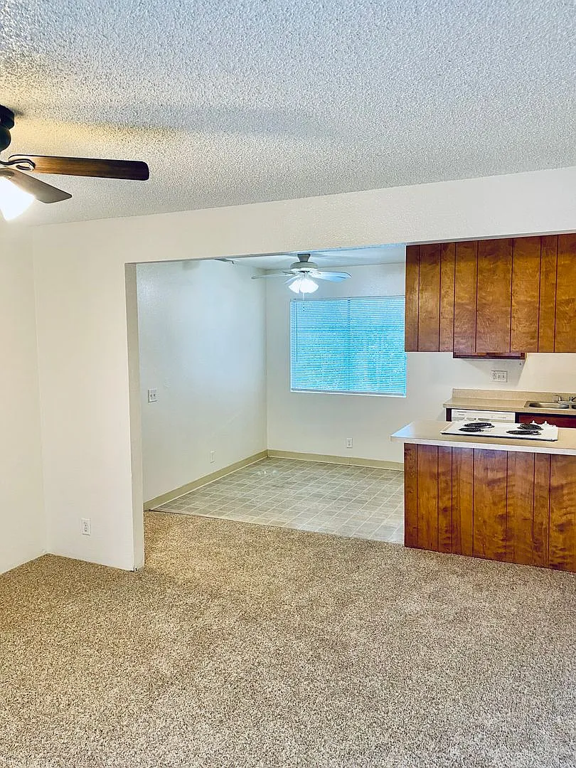 635 W 6th Avenue — Photo 2