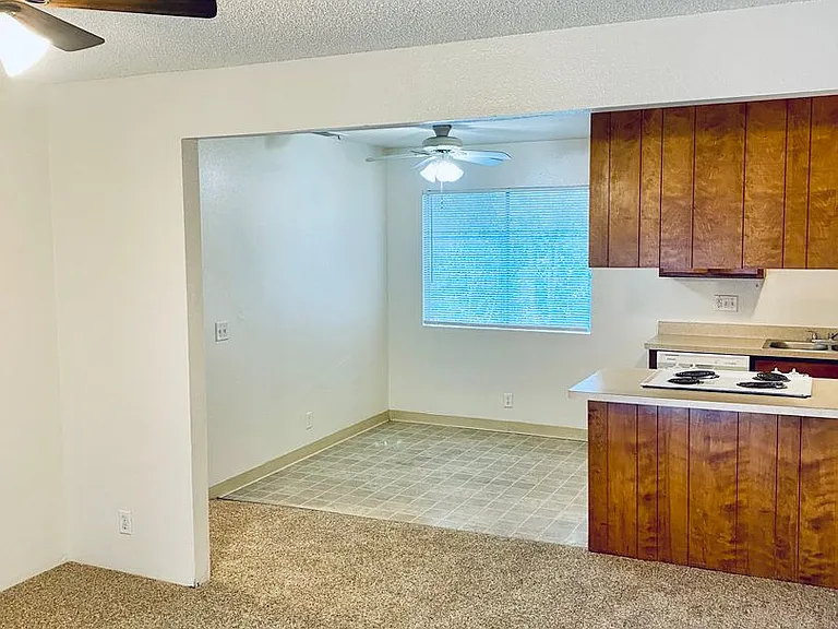 635 W 6th Avenue — Photo 2