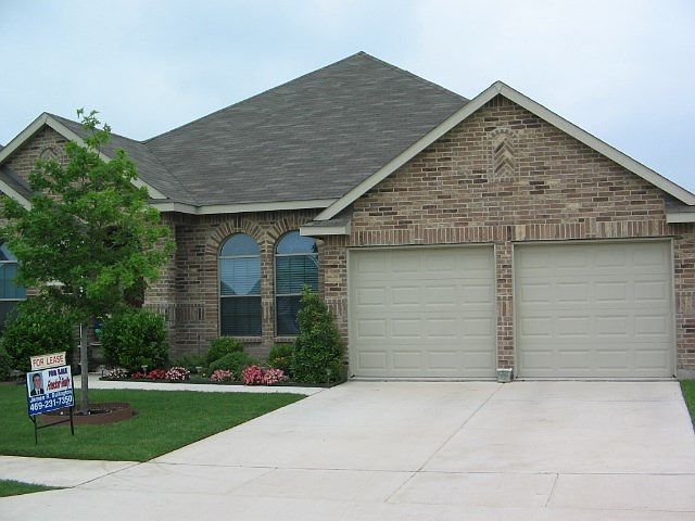 1st image of 1030 Canterbury Dr