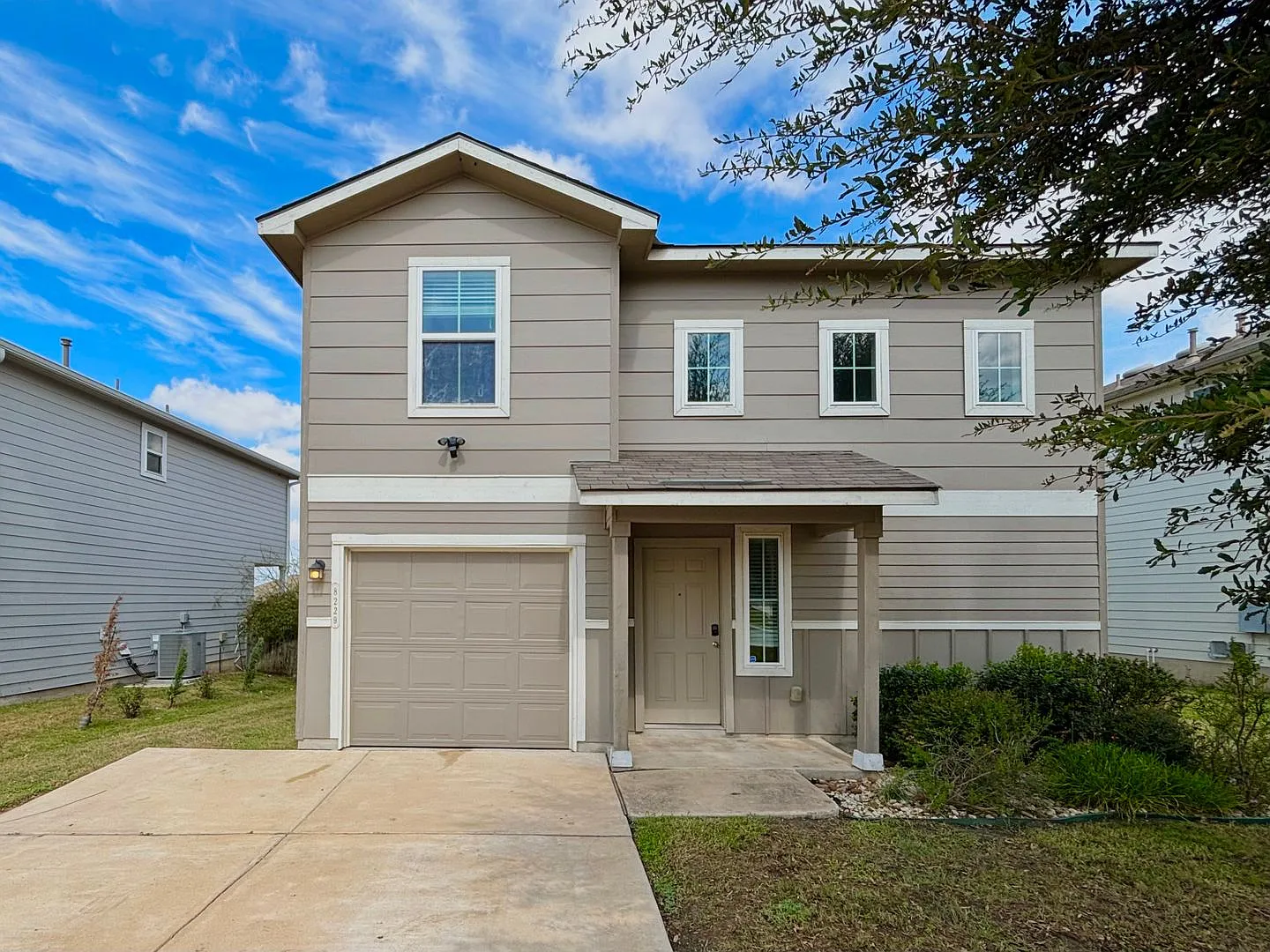 Beautiful and Unique 4 Bedroom Rental Home! — Photo 1