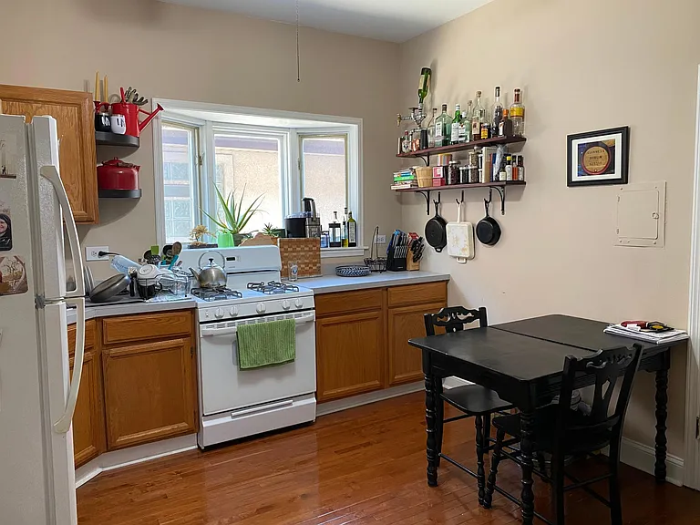 1233 W Oakdale Ave #2F — Photo 4
