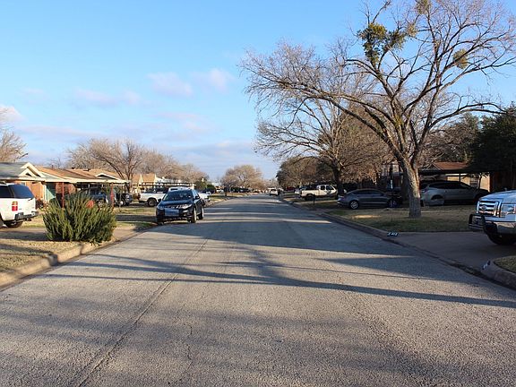 5th image of 812 Bridle Ave