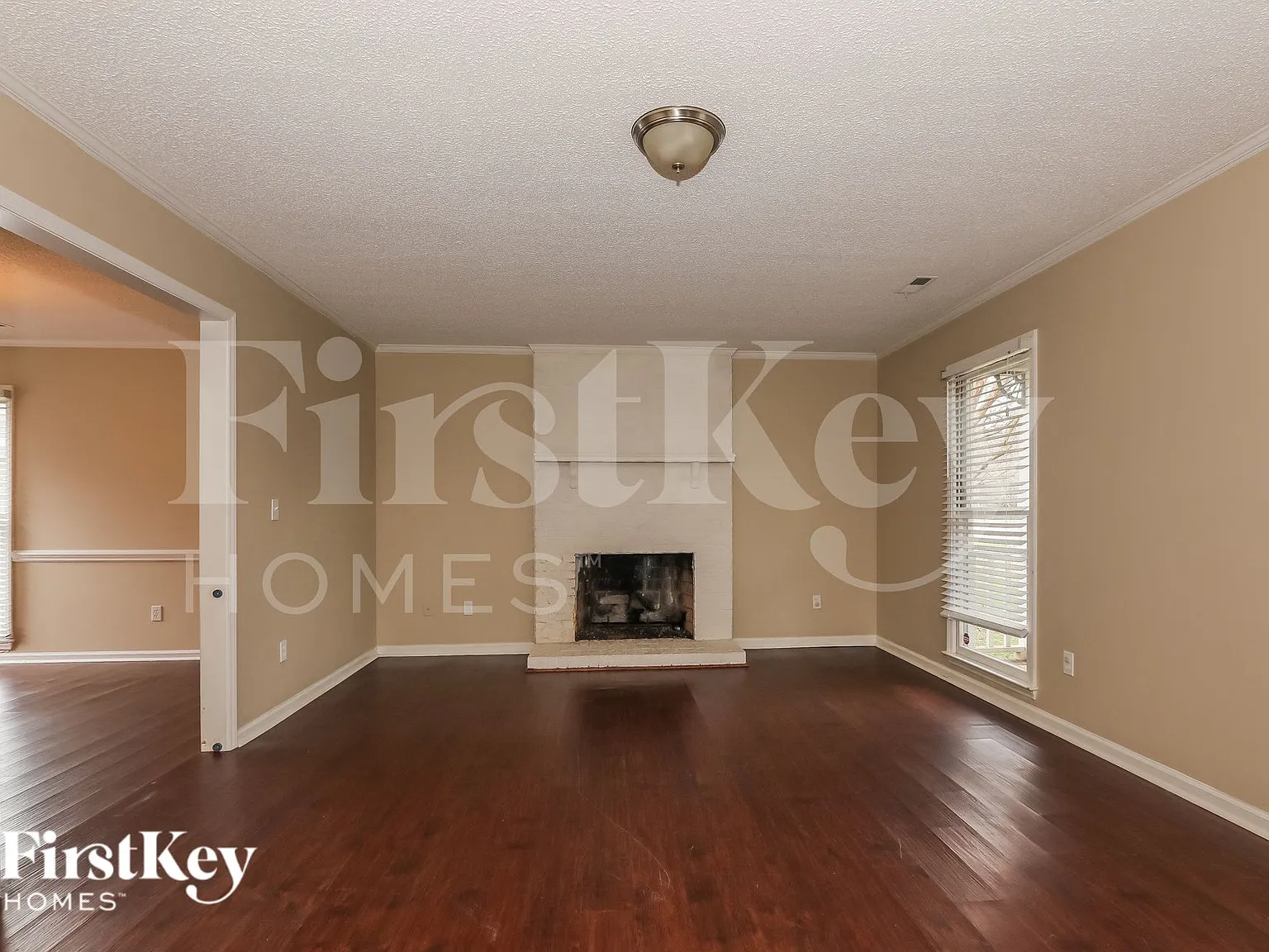 4 bed, 2.5 bath, 1978 sqft, $2,710 — Photo 3