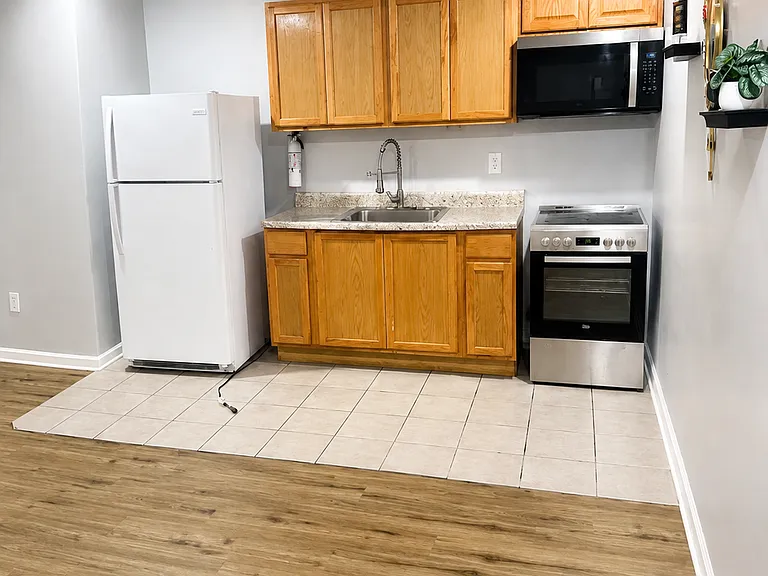 328 S 19th St #1 — Photo 1