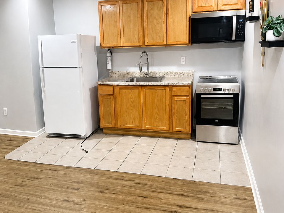 1st image of 328 S 19th St Floor 1
