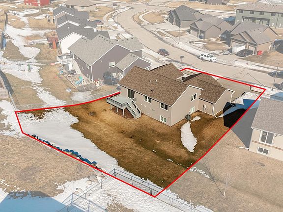 5th image of 762 Towne Dr NE
