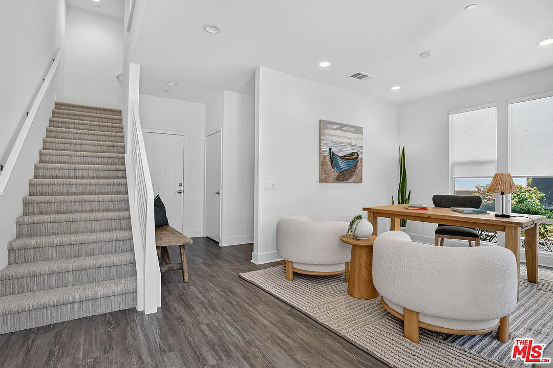 3 bed, 4.0 bath, 2057 sqft, $6,200 — Photo 3