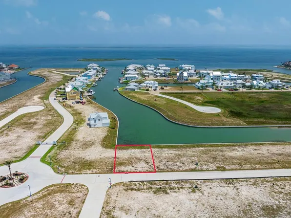 5021 Punta Mita Dr, Rockport, TX 78382