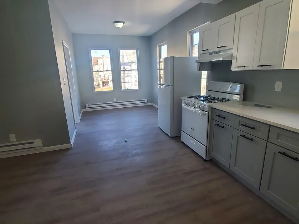 2 Bedrooms at 188 Scheerer Ave #1a, Newark NJ — photo 1