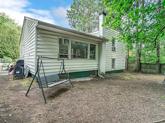 2nd image of 21 Nelshore Dr