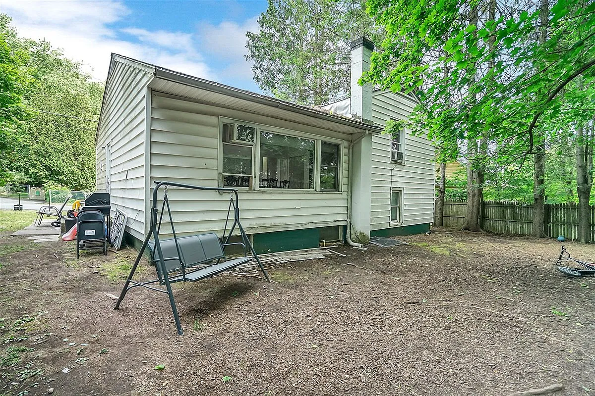 Building Photo - 21 Nelshore Dr