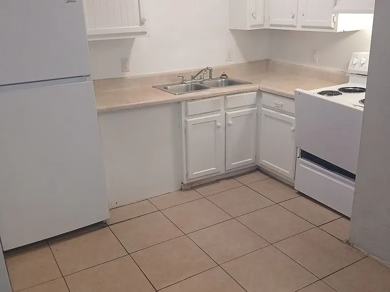 2525 NW 62nd Pl — Photo 1