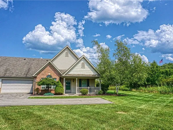 107 Arlington Dr, Slippery Rock, PA 16057