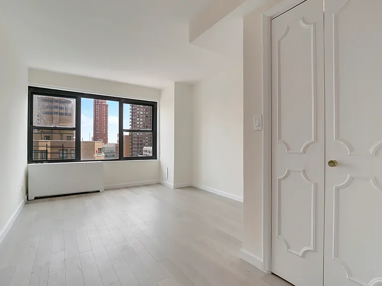 355 E 72nd St #1 — Photo 15
