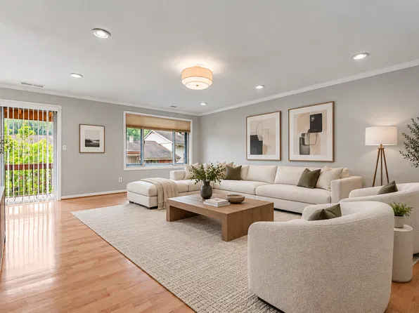 8 Cross Keys Rd, Baltimore, MD